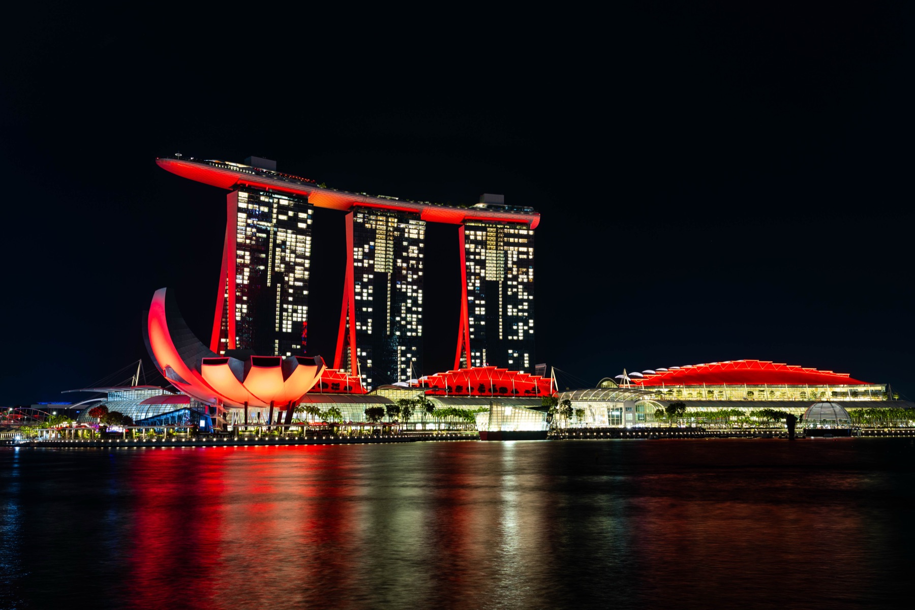 Marina Bay Sands and the ArtScience Museum illuminated at night.